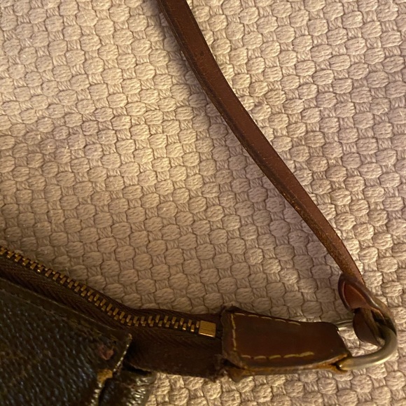 Louis Vuitton Vintage Authentic Pouchette - Picture 2 of 5